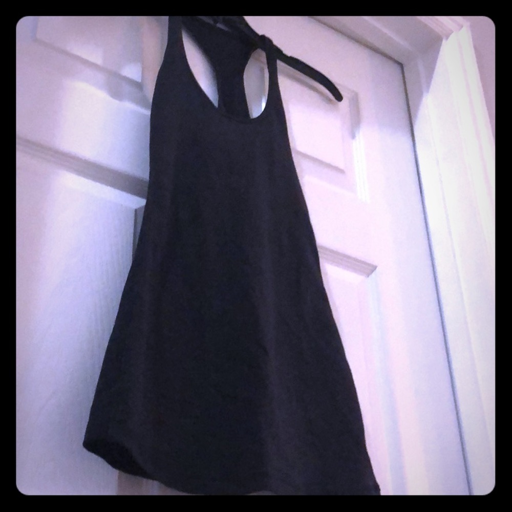 Black LuLulemon tank